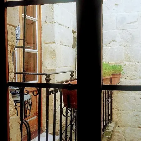 Bed & Breakfast Aboud Abode's Townhouse *